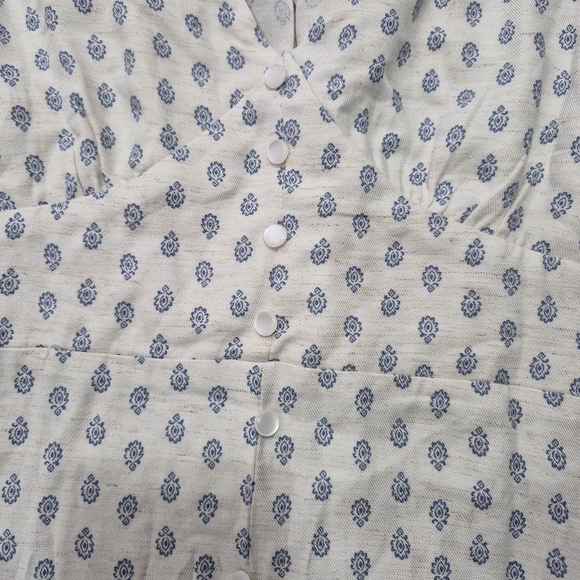 Elegant White Floral Maxi Dress - Picture 3 of 5